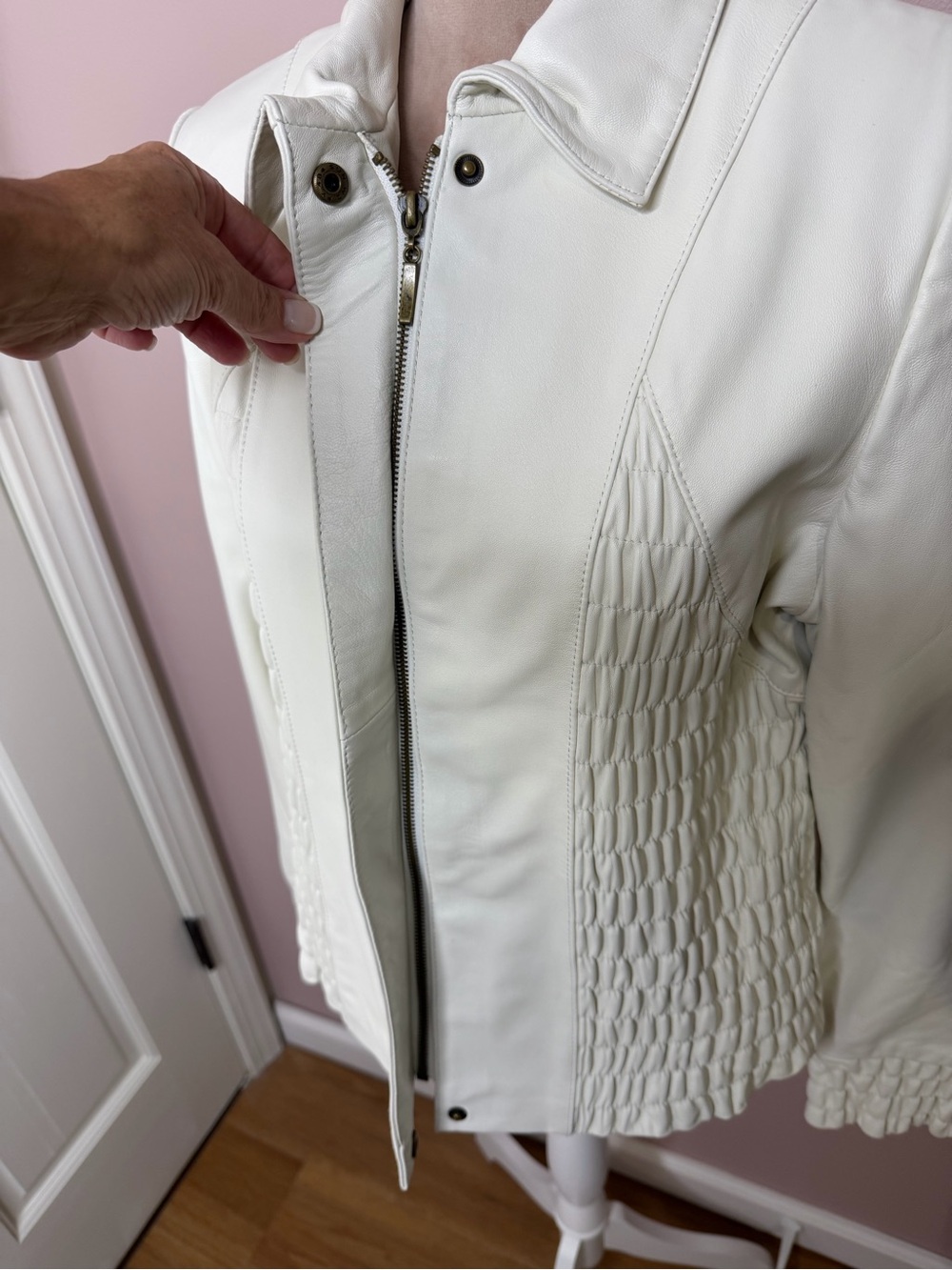 Montanaco Women's White Leather Jacket Ruched Side Panels Medium Vintage NWT - Picture 6 of 13